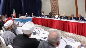 اذا نتجاهل العدل و الإنصاف، لیس هناك فارق من أیة دیانة نتبع أو نلتزم بالدیانة أم لا/ لم نعمل حتی یرید الشباب و جمهور الناس ان یکونوا أمثالنا