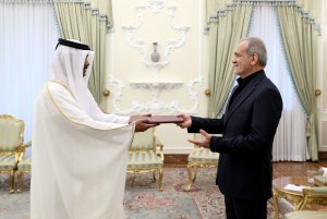 تقدیم استوارنامه سفیر قطر به رییس جمهور