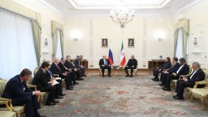 الدکتور بزشکیان: هناك اتفاق بین البلدین لتحویل ایران الی مرکز التنقل و الغاز نموذجة عالیة من التعاون الثنائی بین الطرفین صالح البلدین/ التعاون الدولی تحت مظلة مجموعتی بریکس و شنغهای سبب لمزید القوة لدی البلدین لمواجهة الأحادیة الأمیرکیة/ میخائیل میشوتسین: نترقب زیارة سیادتکم الی روسیا الاتحادیة للتوقیع علی اتفاقیة البلدین الاستراتیجیة الشاملة