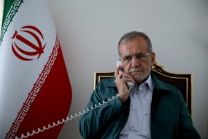 پیگیری تلفنی دکتر پزشکیان از وزیر کشور درباره وقوع سیلاب در جیرفت
