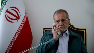 أجری رئیس الجمهوریة حوارا هاتفیا مع وزیر الداخلیة حول الفیضان فی جیرفت