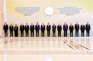 مراسم بزرگداشت مختومقلی فراغی شاعر شهیر ترکمن