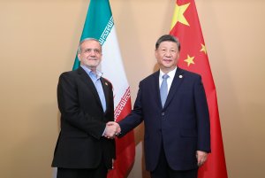 President Pezeshkian, Chinese counterpart meet on sidelines of BRICS Summit in Kazan