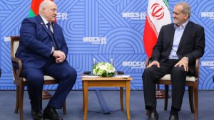 الدکتور بزشکیان: نموذجة تطویر التعامل الایرانی مع روسیا صالحة للتمدد الی بیلاروسیا/ الرئیس البیلاروسی: أسواق بیلاروسیا راغبة فی مشارکة المنتجین و التجار و المنتوجات الایرانیة