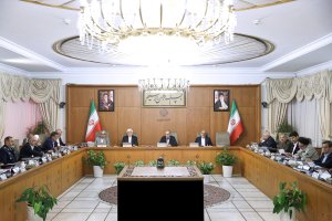 با در کنار هم بودن می‌توانیم به قدرت و وفاق ملی برسیم
