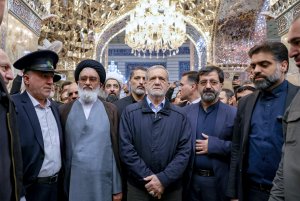 President Pezeshkian visits holy shrine of Hazrat Fatemeh Masoumeh (SA)