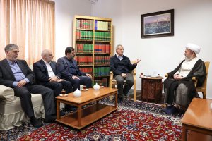 دکتر پزشکیان: همه تلاش خود را در دولت برای حل مشکلات کشور به کار گرفته‌ایم/ آیت‌الله العظمی سبحانی: شعار «وفاق» كه از سوى رئيس جمهور با استناد به آيات و روایات مطرح شده، مسئله‌ای اساسى است
