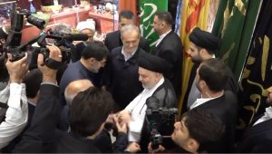 دیدار دکتر پزشکیان با نماینده آیت‌الله سیستانی در ایران