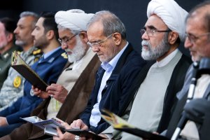 حضور در مراسم چهلمین روز درگذشت شهدای مقاومت