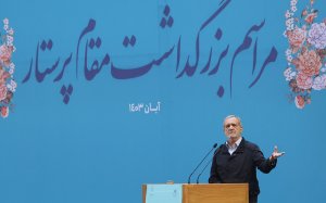 محور تلاش دولت اجرای عدالت در حق نظام سلامت و نیز عموم مردم به خصوص اقشار محروم در زمینه درمان است