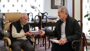 Pezeshkian meets renowned Iranian scholar Mohammad Ali Movahed
