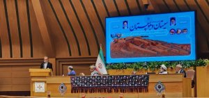 Pezeshkian meets political, social activists in Sistan-and-Baluchestan Province
