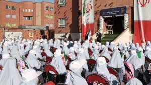 Pezeshkian: Schools should teach pupils skills helping them build future of country