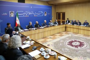  Pezeshkian holds talks with Sharif University academics