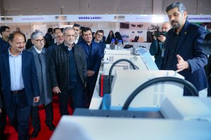 Pezeshkian visits 12th International Iran Lab Expo 