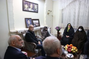 دیدار دکتر پزشکیان با سه تن از مادران و همسران شهدا
