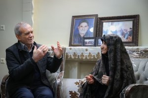 دیدار با سه تن از مادران و همسران شهدا