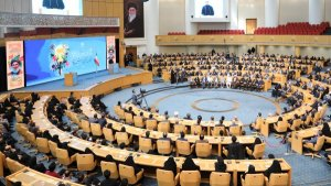 President Pezeshkian urges elite to help resolve problems 