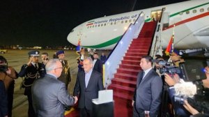وصل رئیس الجمهوریة الی العاصمة المصریة القاهرة