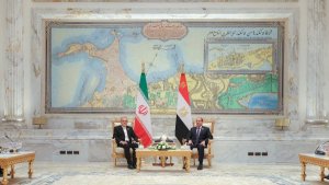 أعرب الرئیسان الایرانی و المصری عن أملهما لاستمرار الخطوات الایجابیة نحو توثیق المناسبات الثنائیة حتی تحقیق العلاقات بشکل کامل