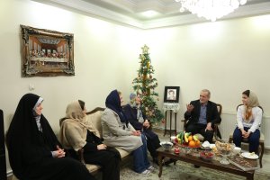 دیدار دکتر پزشکیان با خانواده دو شهید مسیحی دفاع مقدس