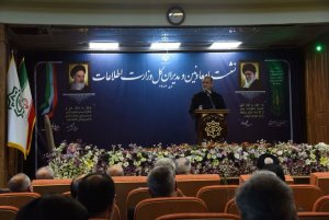قدم اول برای مقابله با دشمن ایجاد انسجام و وحدت در داخل کشور است
