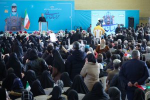 Iranian president meets groups of people in North Khorasan Province

