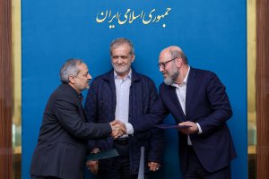 امضای تفاهم نامه همکاری دولت و بنیاد مستضعفان