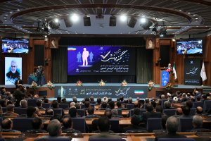 تقوا و تدین نه به ظاهر بلکه به عمل و رفتار افراد بستگی دارد/ خیانتی بالاتر از این نیست که کسانی را بر سر کار بیاوریم که شایستگی ندارند