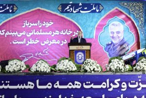 سردار سلیمانی تمام زندگی‌اش را در دفاع از مظلوم و خدمت به مردم گذراند و با خون خود ظالمان را رسوا کرد