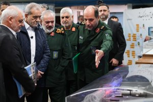Pezeshkian pays visit to Imam Hossein University in Tehran  