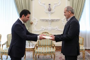 تقدیم استوارنامه سفیر ارمنستان