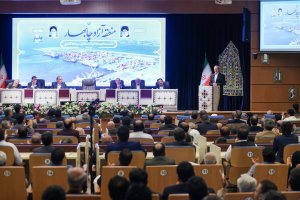 به سهم خودم هرگز از نگاه و چشم‌اندازی که رهبری تعیین کرده است، کوتاه نخواهم آمد