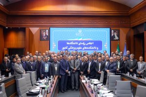 Pezeshkian attends meeting with deans of medical universities