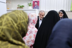 بازدید از مراکز نگهداری کودکان و نوجوانان بی‌سرپرست