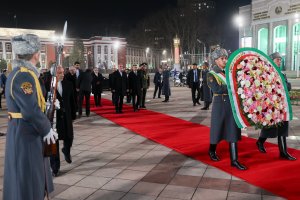 Pezeshkian visits Ismail Samani’s monument in Dushanbe in show of respect for Samanid emir   