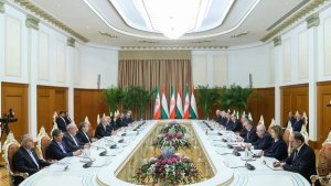 الدکتور بزشکیان: بامکان ایران و طاجیکستان اتساع علاقاتهما الثنائیة فی مختلف المجالات و الصعد/ السید امام علی رحمن: أثق ان المحادثات الثنائیة تفتح الأبواب أمام العلاقات الواسعة بین ایران و طاجیکستان