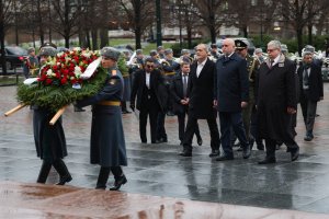 Iran president visits Tomb of Unknown Soldier in Moscow 


