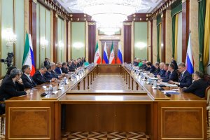 دیدار دکتر پزشکیان و نخست وزیر روسیه