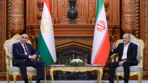التعاون البرلمانی بین ایران و طاجیکستان قدیکون مثمرا فی تسهیل القرارات التجاریة و الاستثماریة بین کلا الطرفین