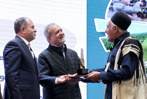 سی و هشتمین همایش معرفی و تجلیل از برگزیدگان ملی بخش کشاورزی