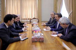 بررسی روابط دوجانبه و موضوعات منطقه‌ای در دیدار معاون وزیر امور خارجه ارمنستان با دکتر سنایی
