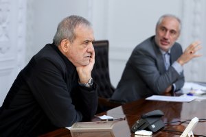 جلسه پیگیری تسریع در احداث نیروگاه های برق خورشیدی