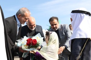 دکتر پزشکیان دقایقی پیش وارد استان خوزستان شد
