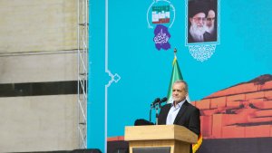 Pezeshkian vows to address issues of Khuzestan Province



