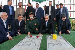 Pezeshkian visits memorial site of unknown martyrs 