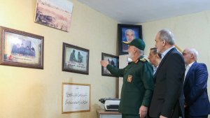 Pezeshkian visits IRGC command center HQ in Khuzestan 

