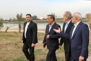 President Pezeshkian visits Karun River bank in Ahvaz

