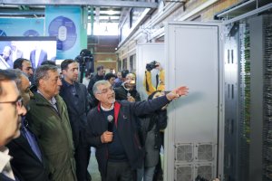 خط کیفیت‌سنجی خودروهای برقی در شرکت مپنا با حضور دکتر قائم‌پناه افتتاح شد
