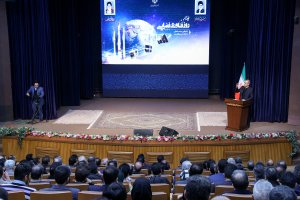 علم دانشمندانی که توانمندی دفاعی کشور را ارتقا دادند، از خون شهدا هم ارزشمندتر است